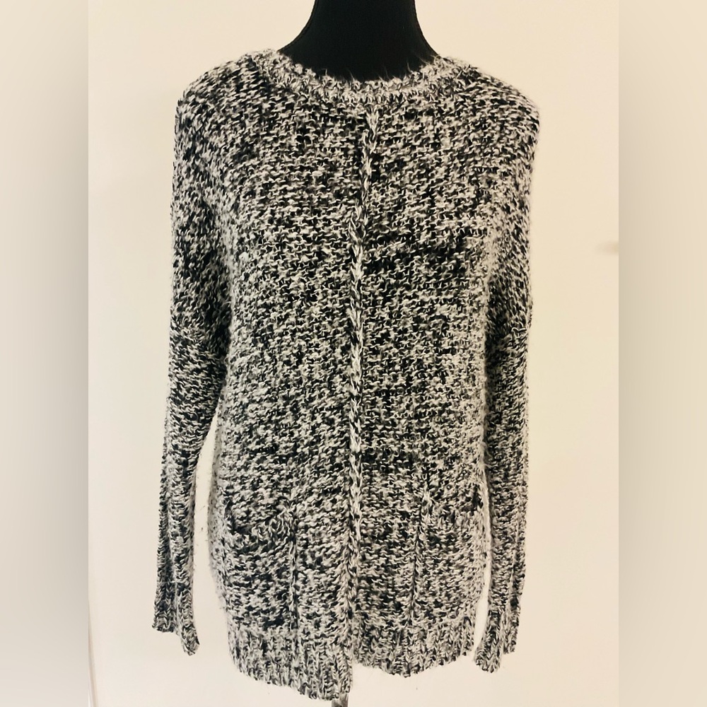 **Le Temps Des Cerises Black & White Marbled  long Pullover with Pockets .